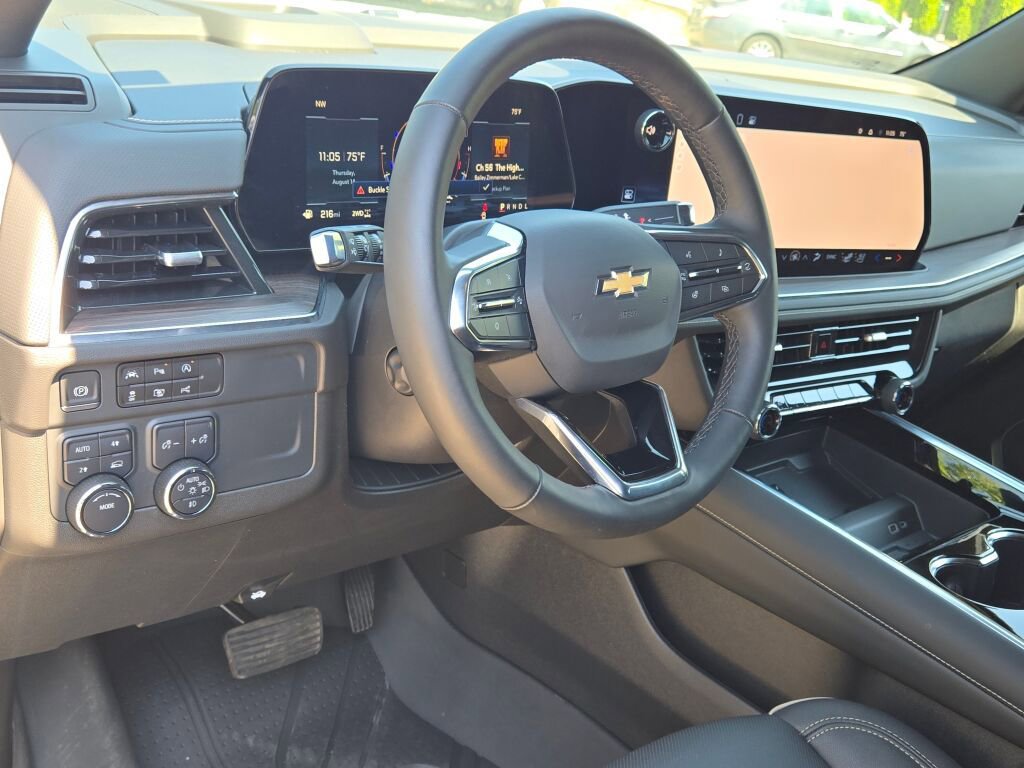 Used 2025 Chevrolet Suburban Premier image 27