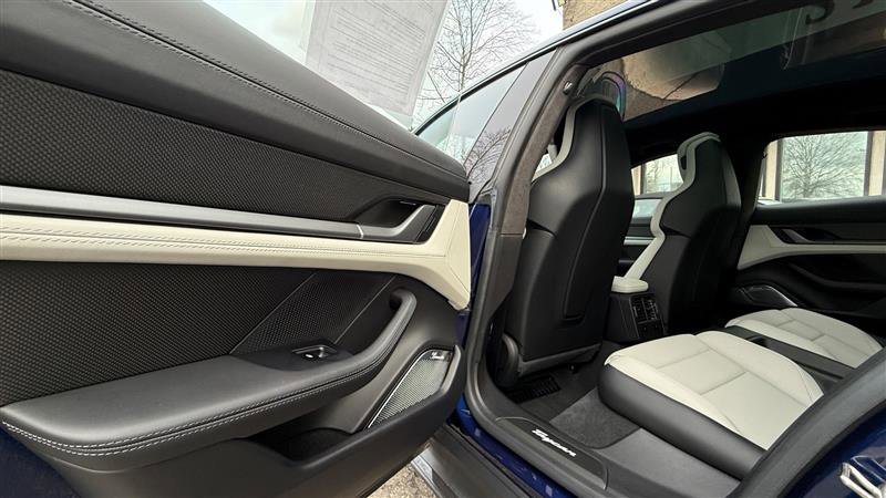 Used 2022 Porsche Taycan Turbo S w/ Premium Package image 16