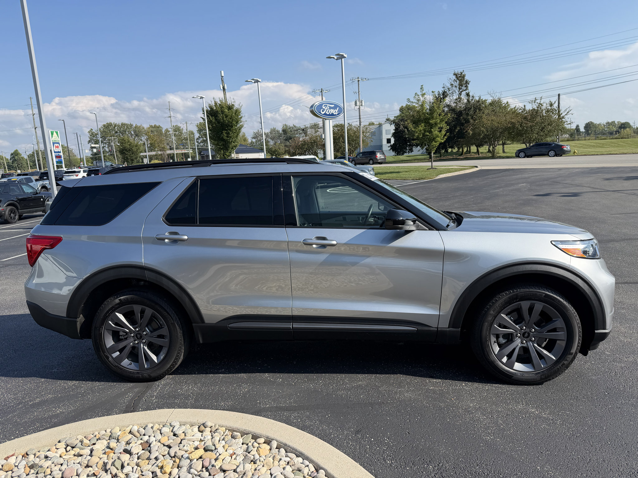 Used 2024 Ford Explorer XLT w/ Equipment Group 202A AWD/4WD image 5