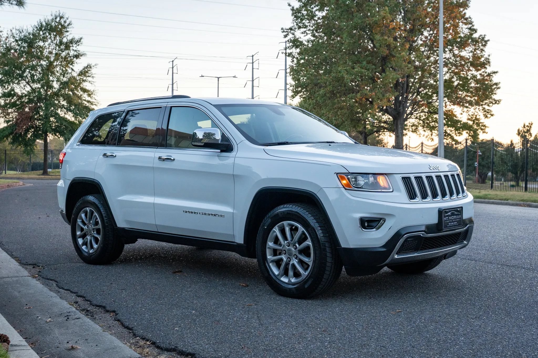 Used 2015 Jeep Grand Cherokee Limited AWD/4WD image 4