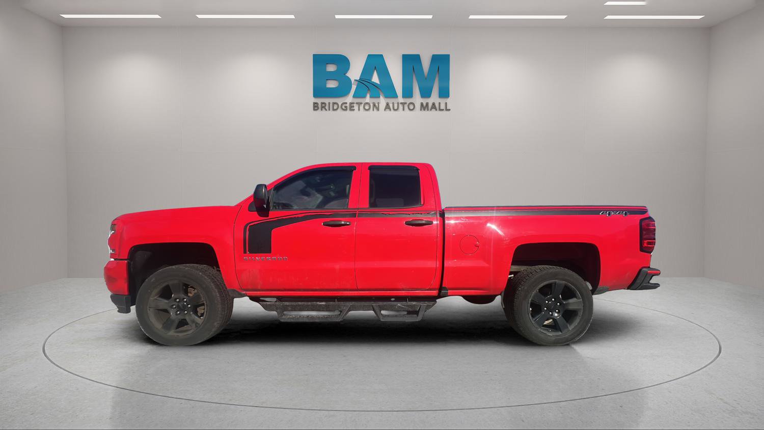 Used 2018 Chevrolet Silverado 1500 Custom w/ Custom Value Package image 4