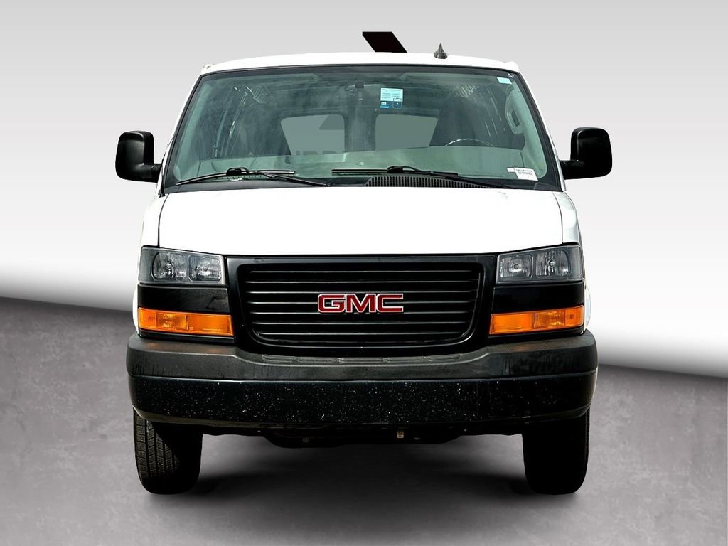 Used 2022 GMC Savana 3500 Extended w/ Driver Convenience Package RWD image 3