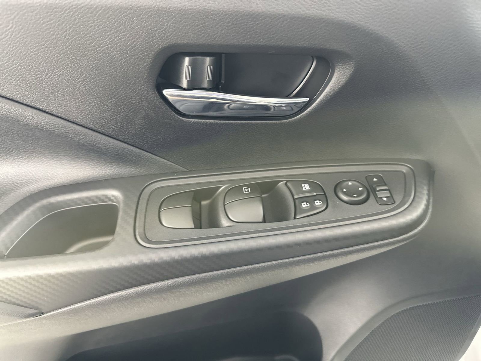 New 2025 Nissan Versa SV w/ Trunk Package FWD image 13