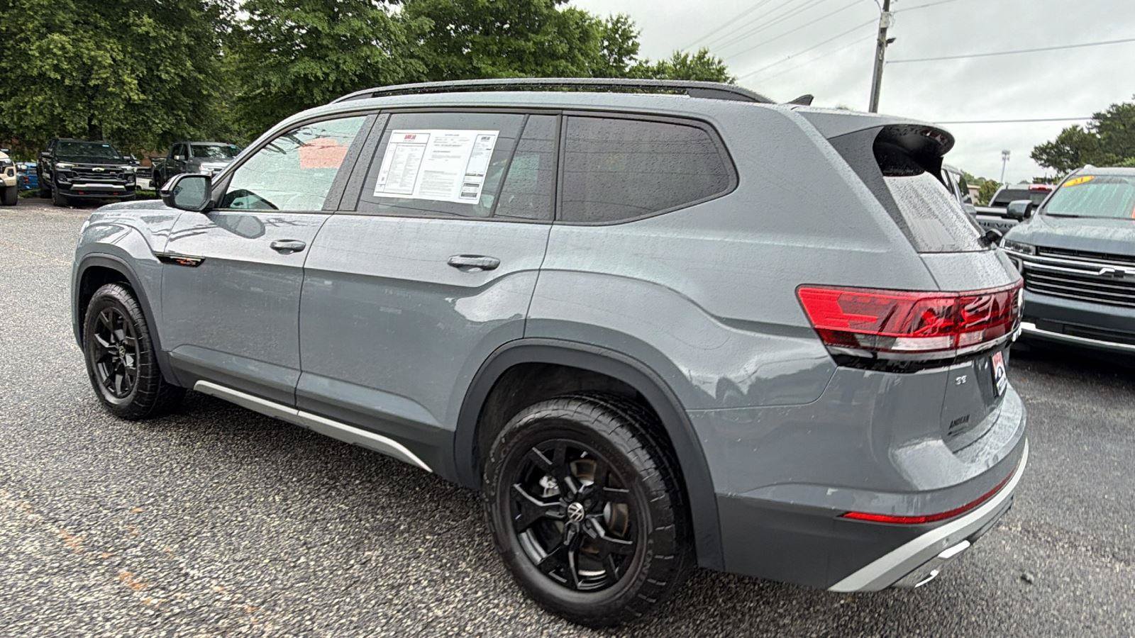 Used 2025 Volkswagen Atlas Peak Edition SE AWD/4WD image 7