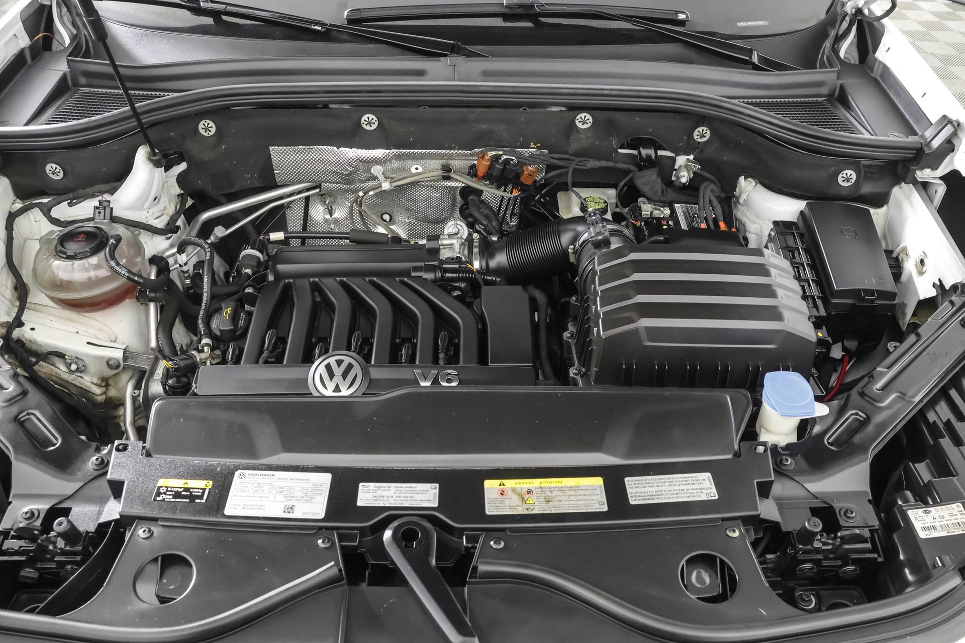 Used 2022 Volkswagen Atlas Cross Sport SEL Premium R-Line image 49