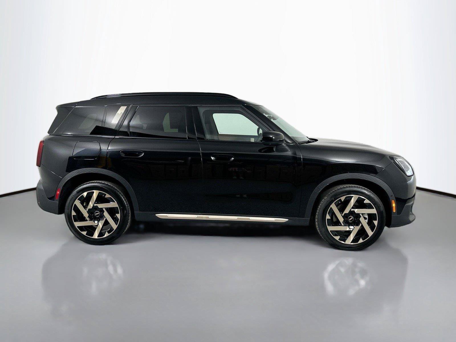 Used 2025 MINI Cooper Countryman S w/ Comfort Package Max AWD/4WD image 4