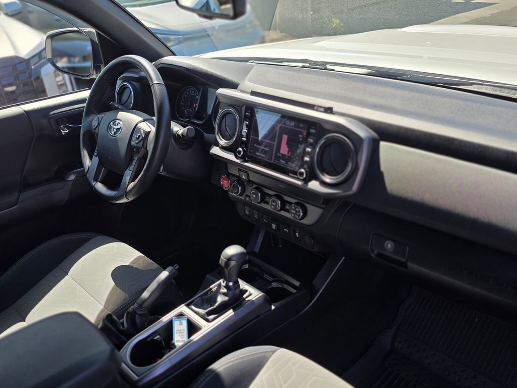 Used 2020 Toyota Tacoma TRD Sport w/ Technology Package AWD/4WD image 9