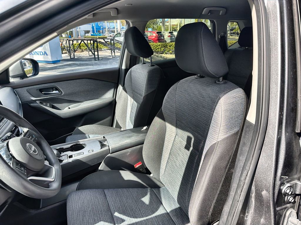 Used 2023 Nissan Rogue SV image 25