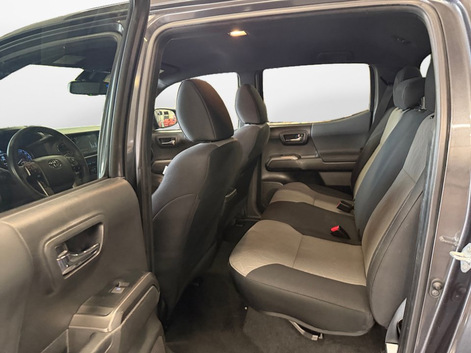 Used 2023 Toyota Tacoma TRD Off-Road w/ Technology Package AWD/4WD image 16