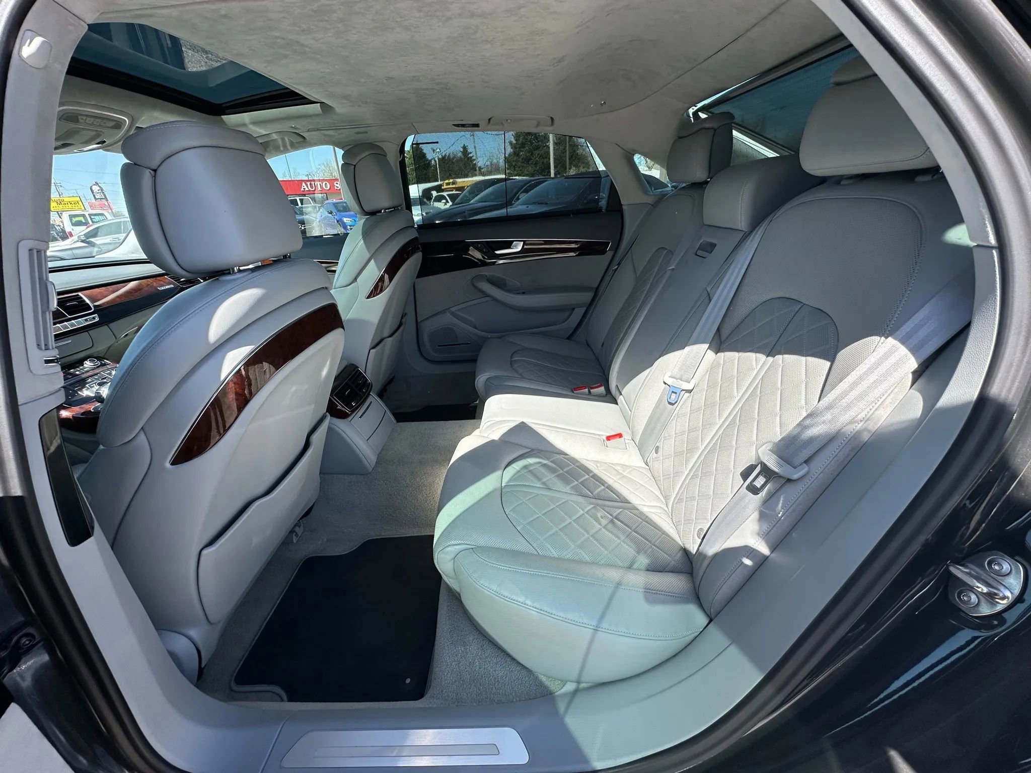 Used 2014 Audi A8 L 4.0T image 17