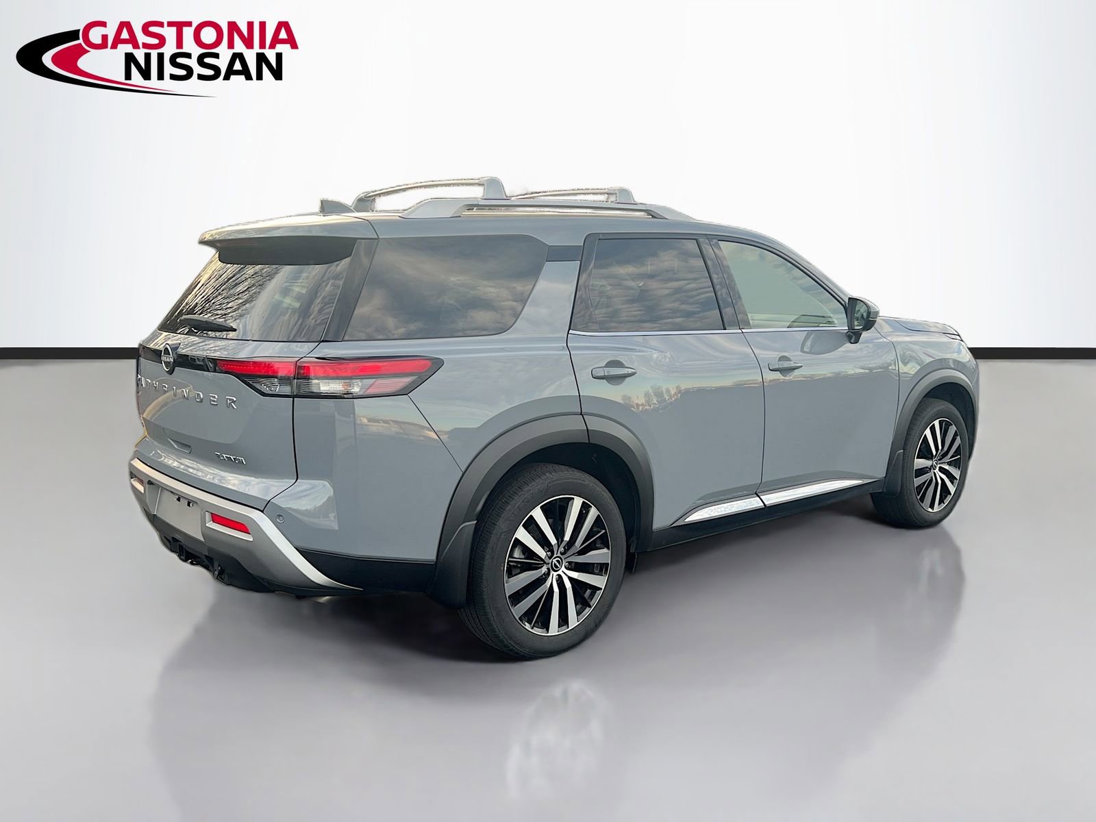 Used 2024 Nissan Pathfinder Platinum w/ Cargo Package image 9