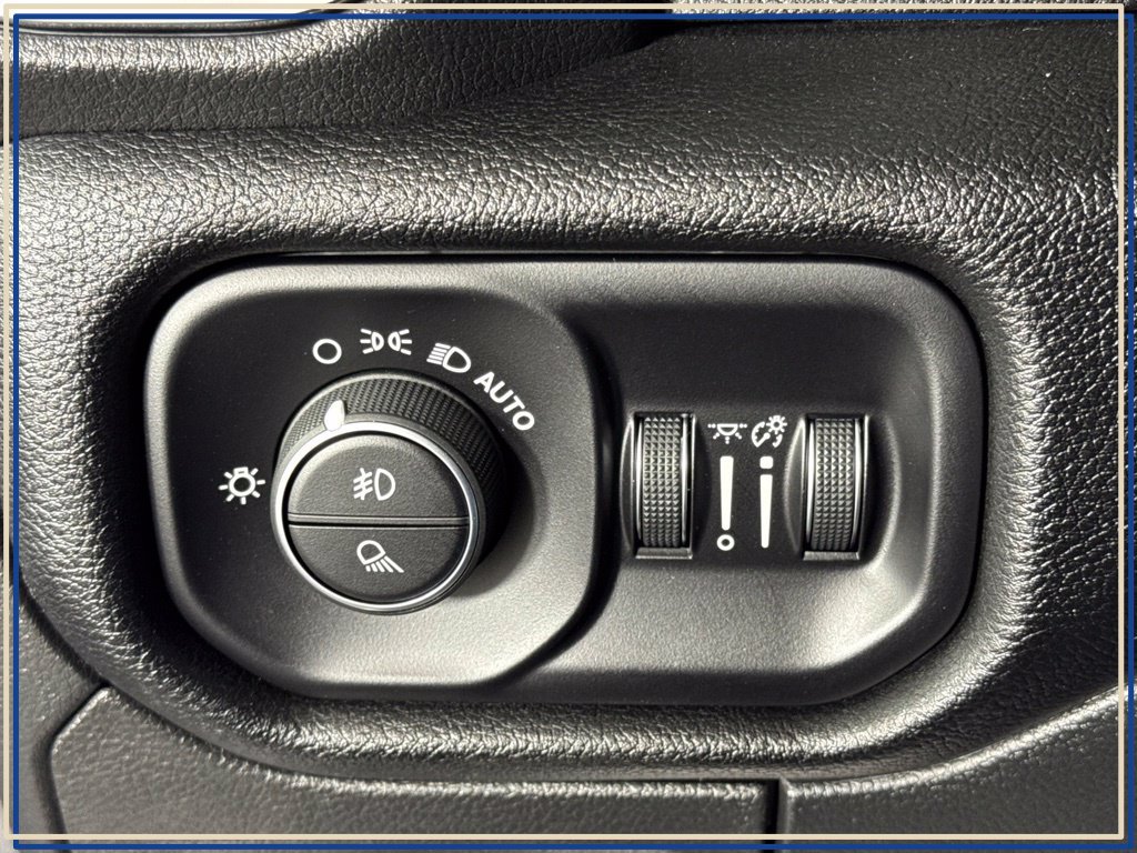 Used 2026 RAM 1500 Laramie AWD/4WD image 31