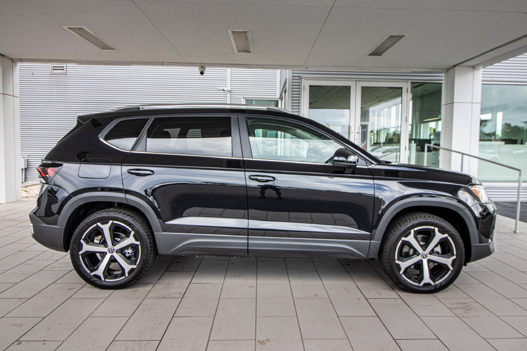 New 2026 Volkswagen Taos SEL AWD/4WD image 3