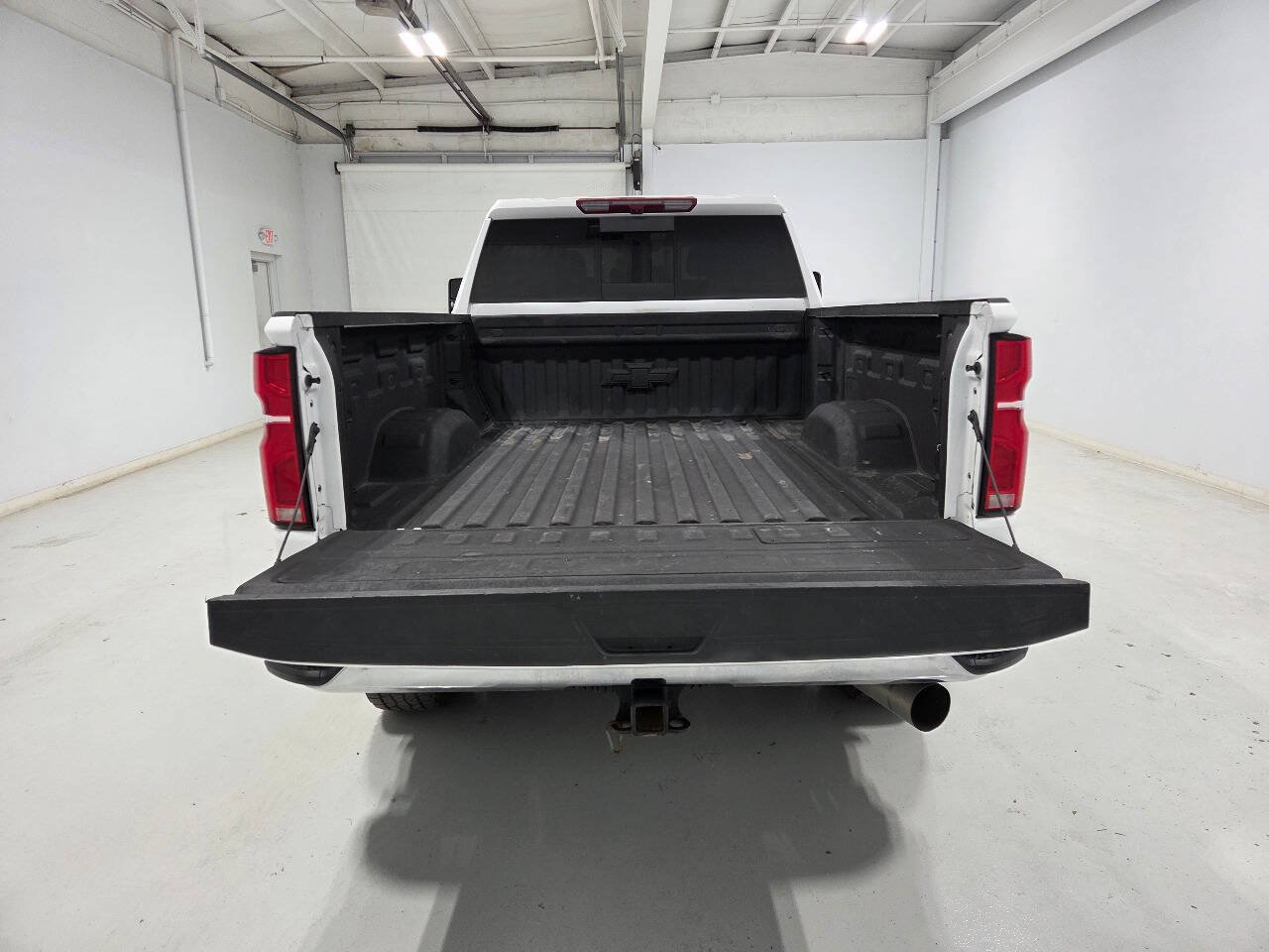 Used 2024 Chevrolet Silverado 2500 LTZ w/ LTZ Plus Package AWD/4WD image 9