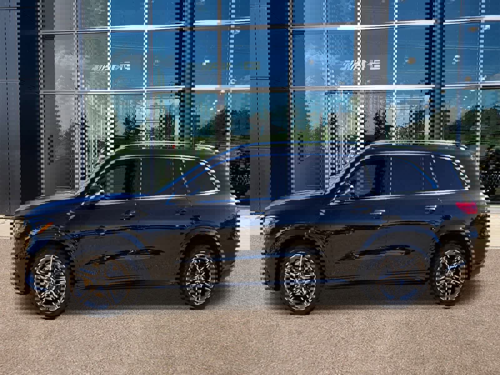 Used 2024 Mercedes-Benz GLS 450 4MATIC image 3