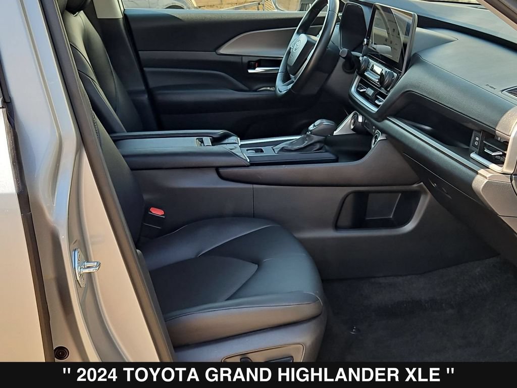 Used 2024 Toyota Grand Highlander AWD image 28