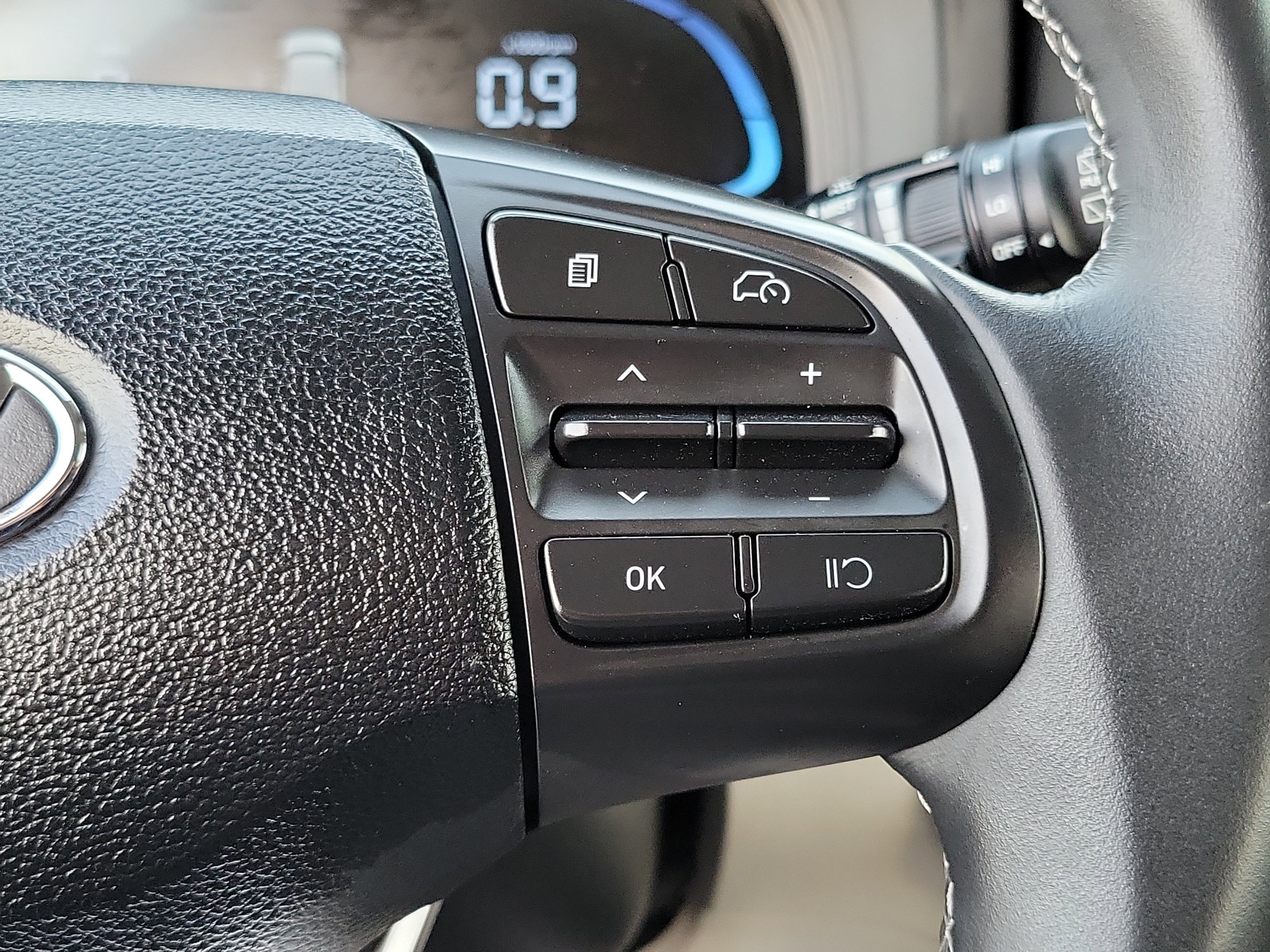 Certified 2025 Hyundai Venue SEL image 10