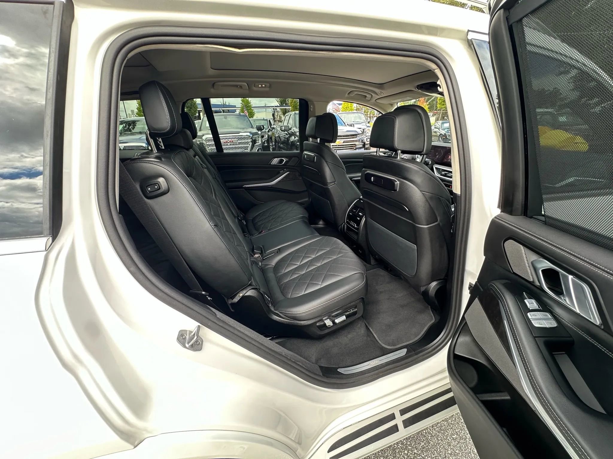 Used 2025 BMW X7 xDrive40i AWD/4WD image 18