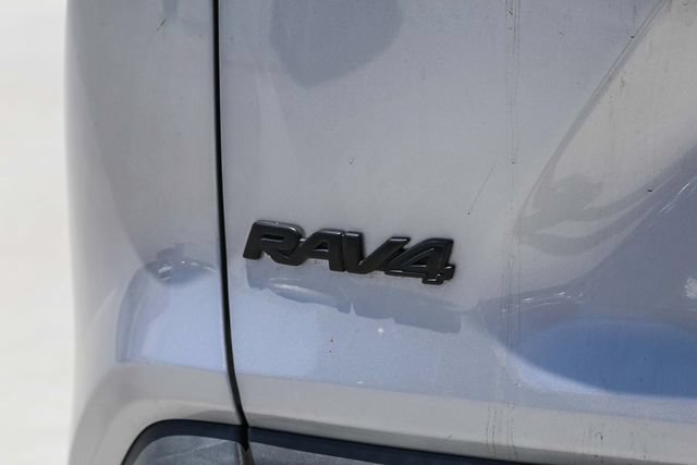 Used 2022 Toyota RAV4 XLE FWD image 11