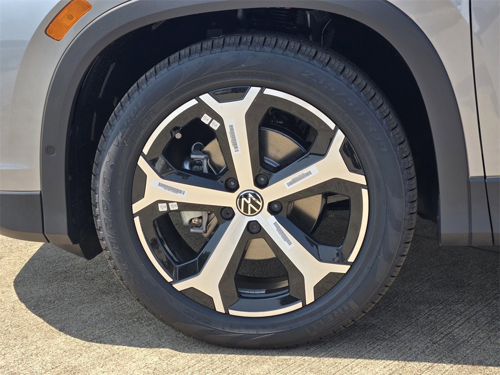 New 2025 Volkswagen Tiguan SE image 9