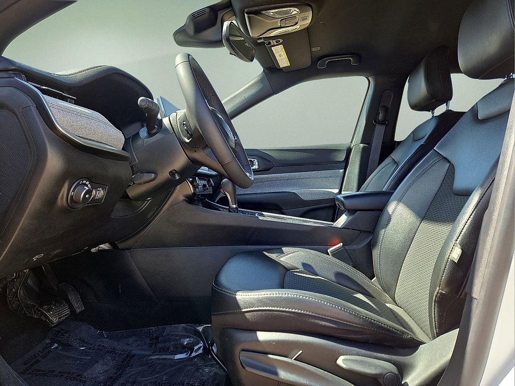 Used 2024 Jeep Compass Latitude image 23