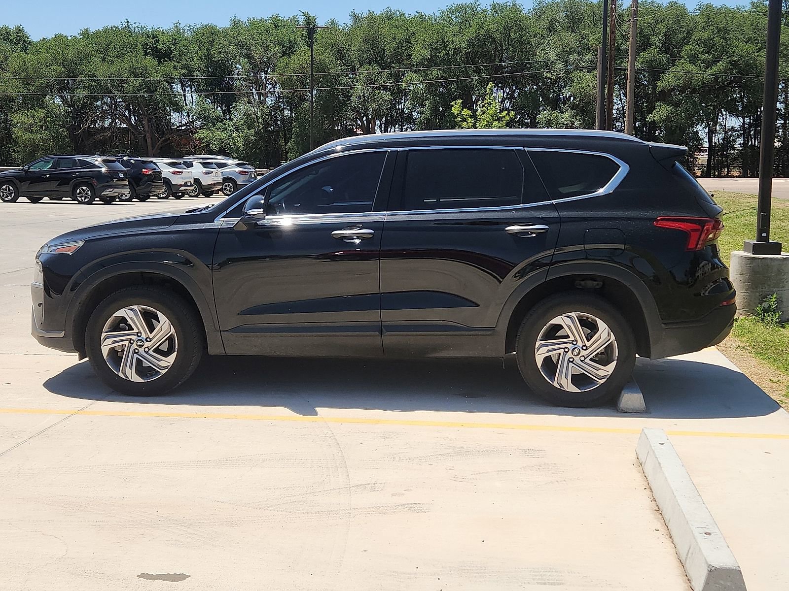 Used 2023 Hyundai Santa Fe SEL AWD/4WD image 2