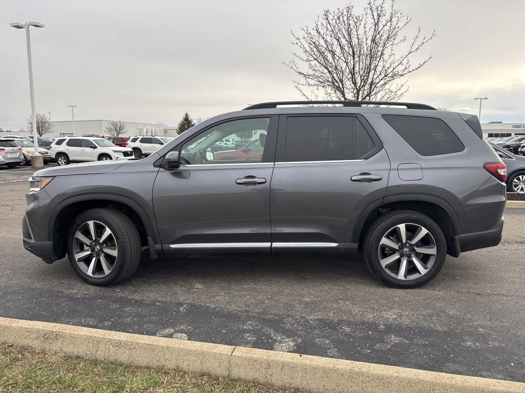 Used 2025 Honda Pilot Touring image 9
