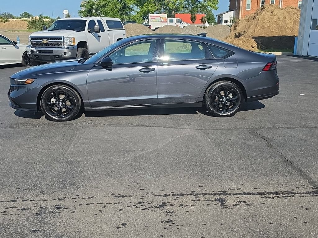 Used 2025 Honda Accord SE image 4