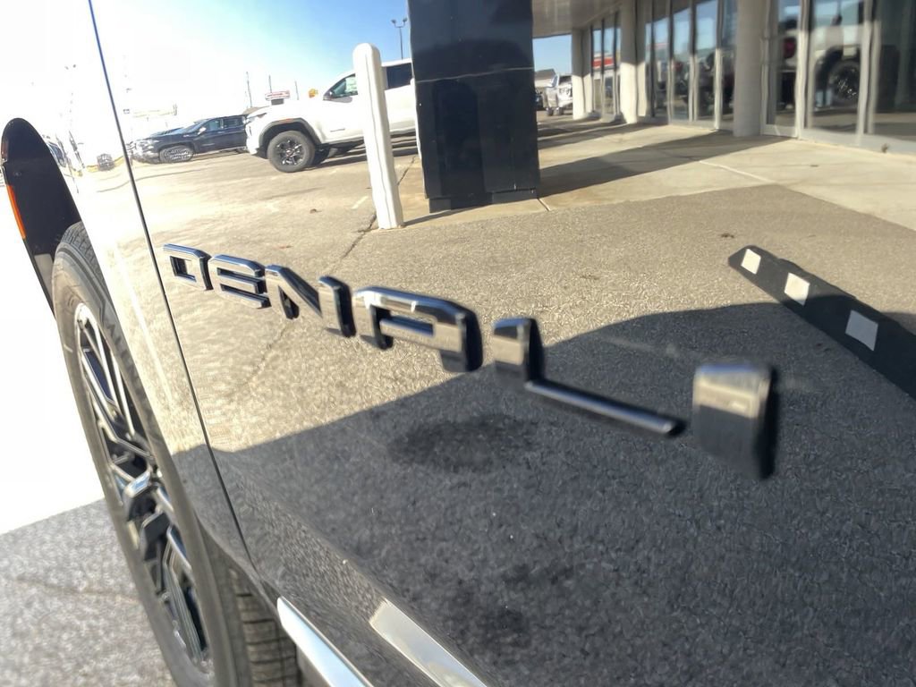 New 2024 GMC Yukon Denali w/ Denali Reserve Package image 10