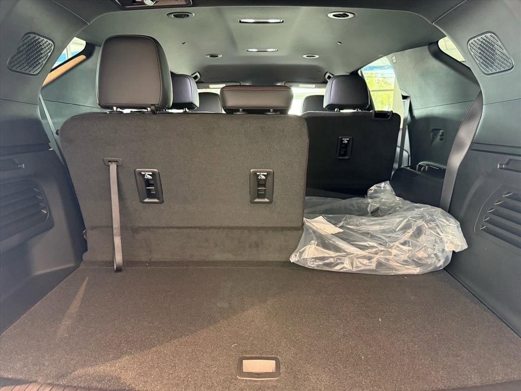 New 2026 Chevrolet Traverse Z71 w/ Enhanced Driving Package AWD/4WD image 8