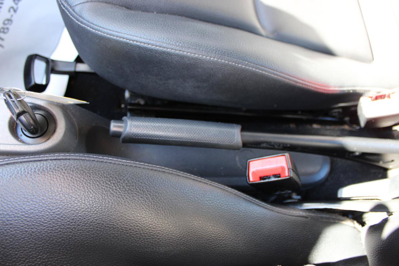 Used 2015 smart fortwo passion RWD image 28