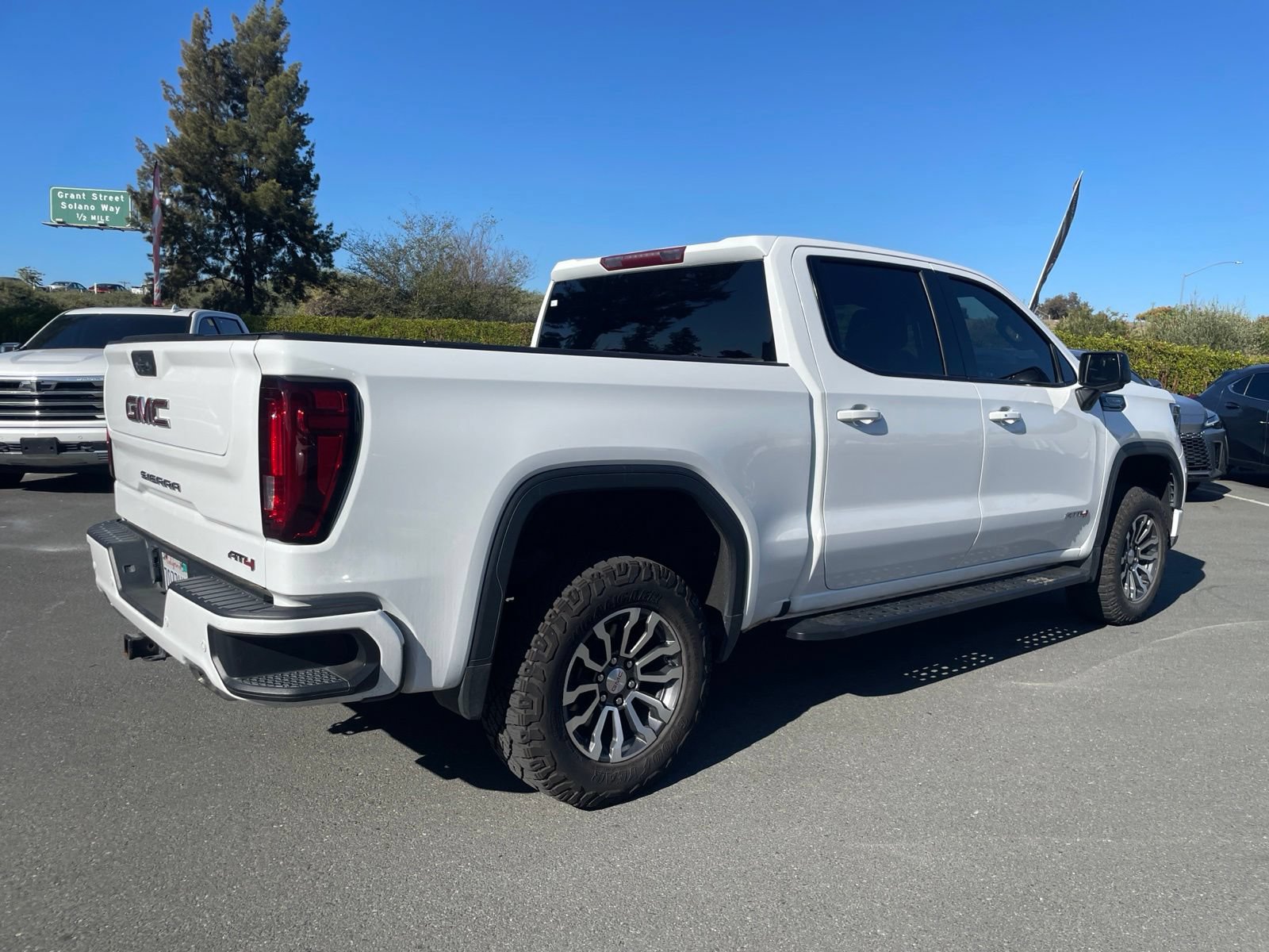 Used 2023 GMC Sierra 1500 AT4 AWD/4WD image 5