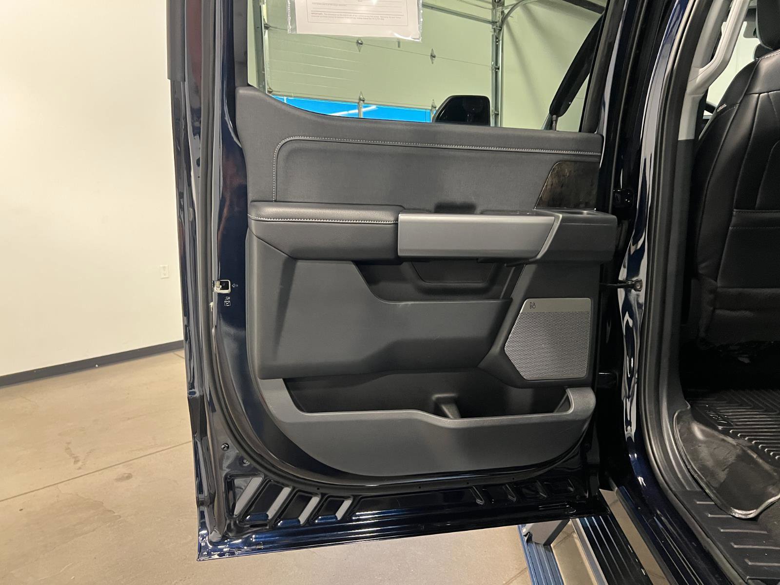 Used 2024 Ford F350 Lariat w/ Lariat Ultimate Package image 31