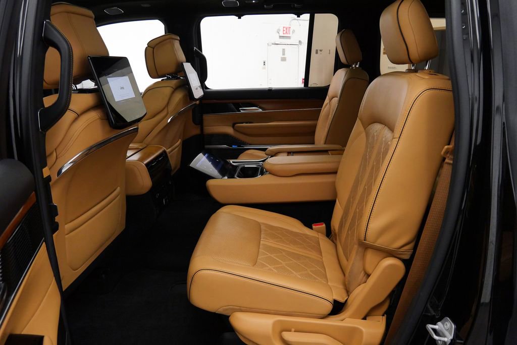 Used 2022 Jeep Grand Wagoneer Series III w/ Rear Seat Video Group 1 AWD/4WD image 20