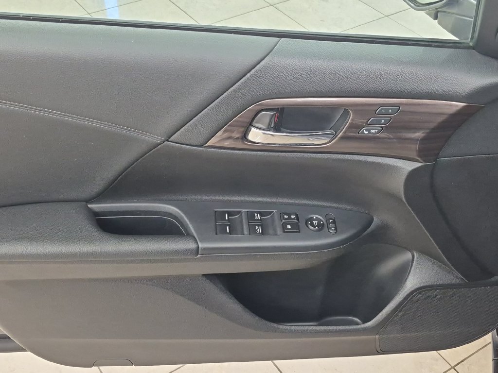 Used 2017 Honda Accord EX-L image 16