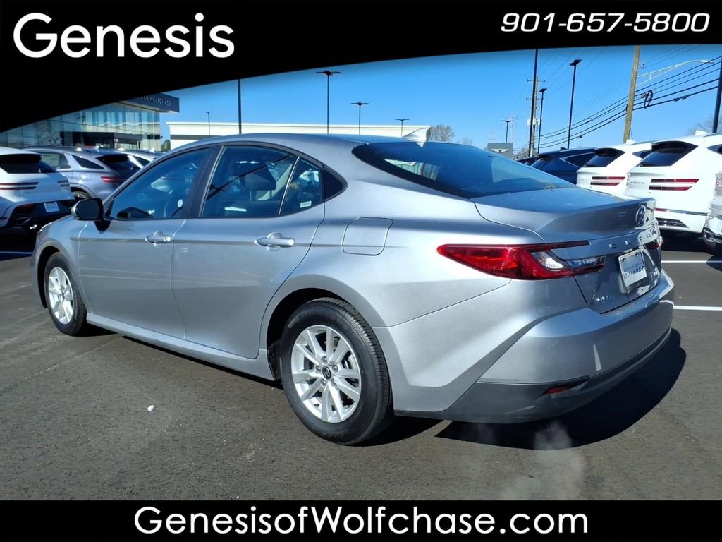 Used 2025 Toyota Camry LE image 3