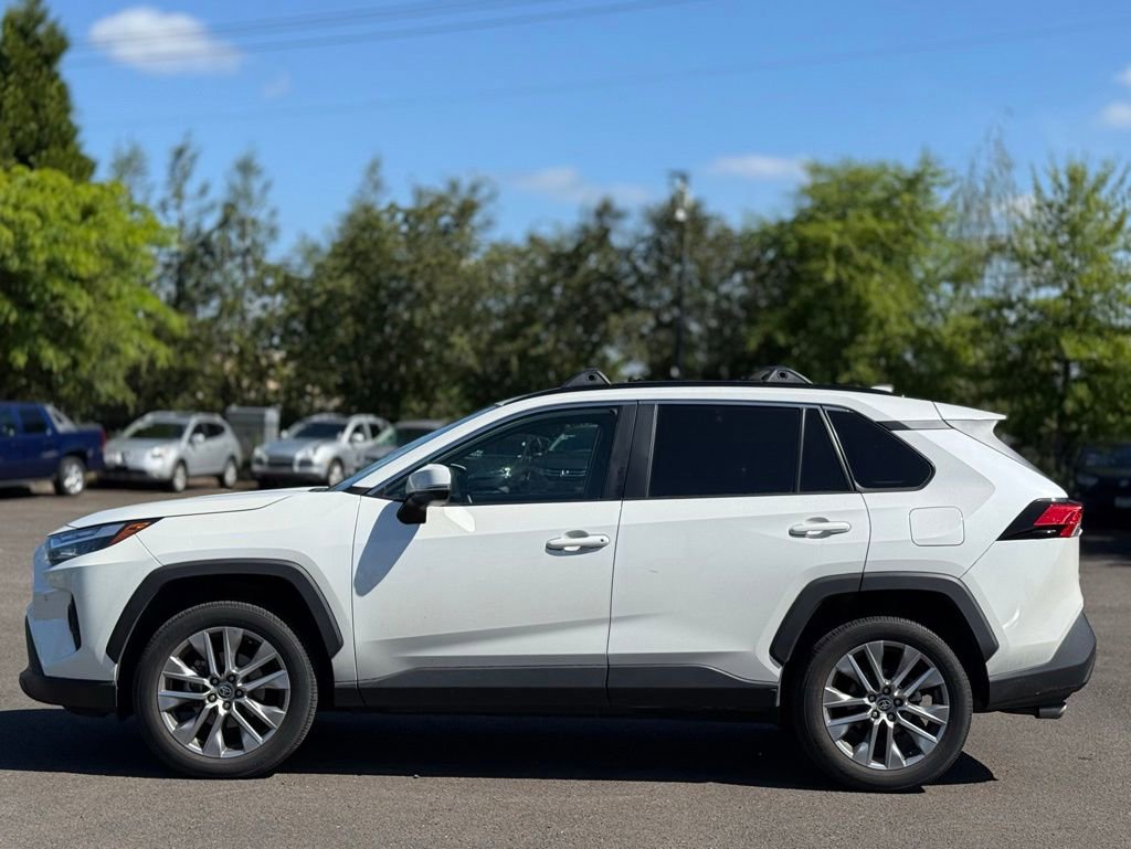 Used 2022 Toyota RAV4 XLE Premium AWD/4WD image 2
