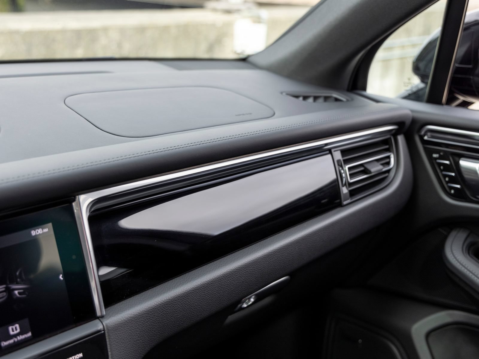 Certified 2026 Porsche Macan AWD/4WD image 42