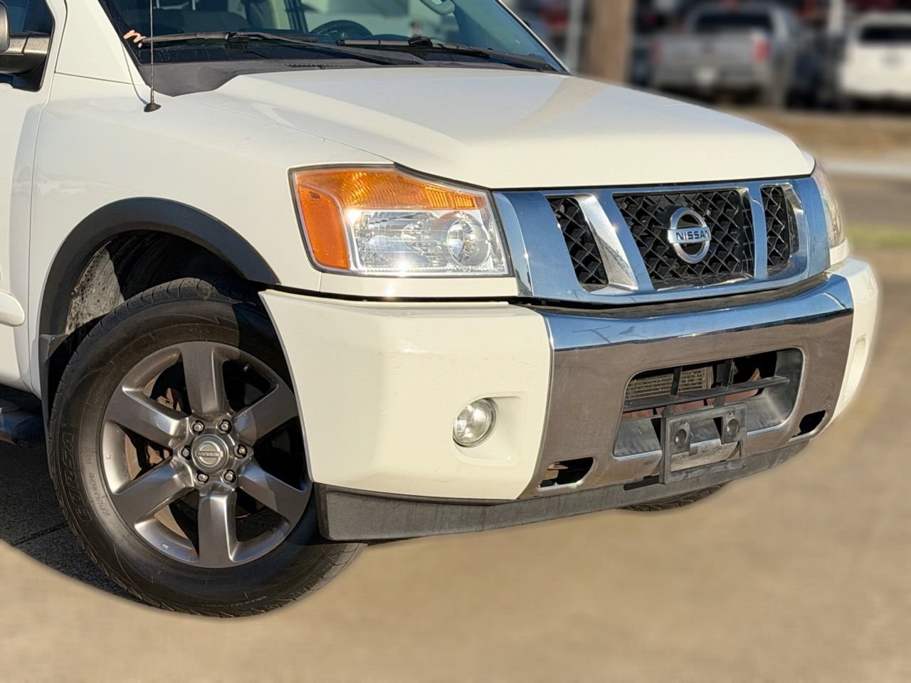 Used 2015 Nissan Titan SV w/ SV Value Truck Package RWD image 9