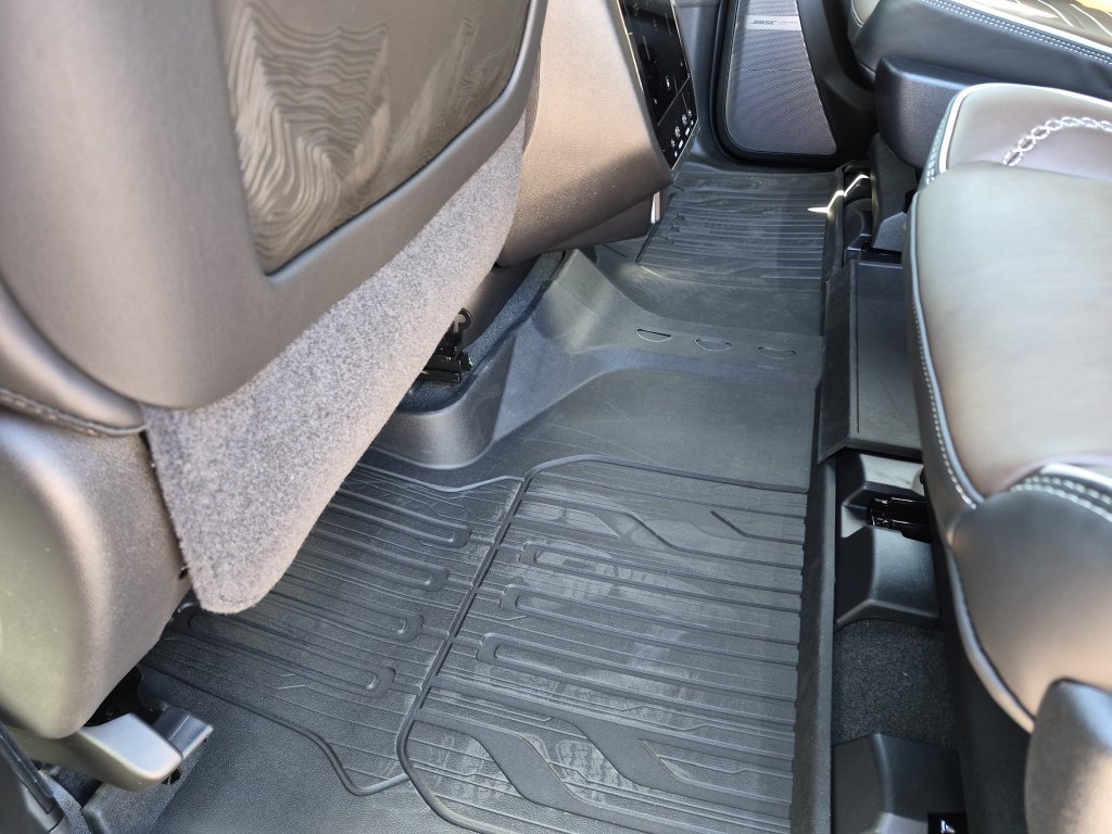 New 2026 GMC Yukon Denali Ultimate w/ LPO, Floor Liner Package AWD/4WD image 34