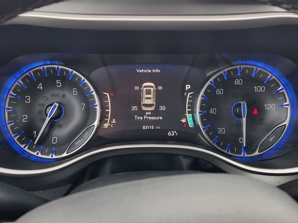 Used 2023 Chrysler Pacifica Touring-L image 17