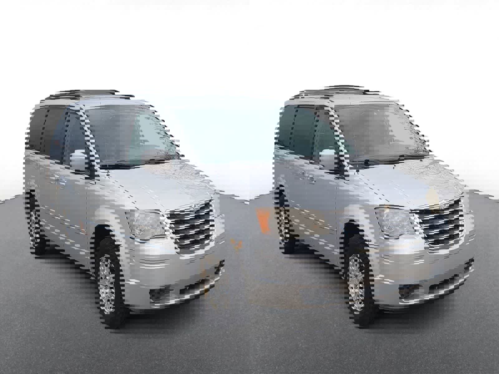 Used 2008 Chrysler Town & Country Touring image 2