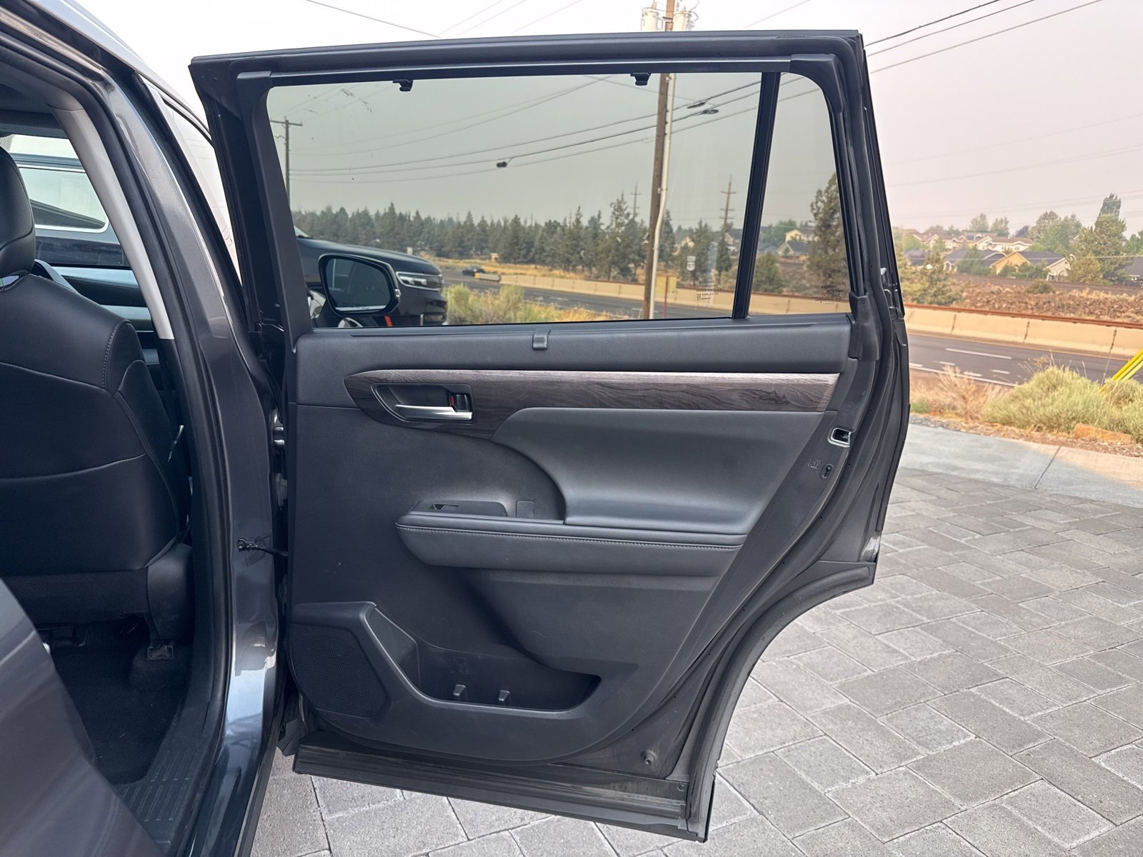 Used 2021 Toyota Highlander Limited image 13