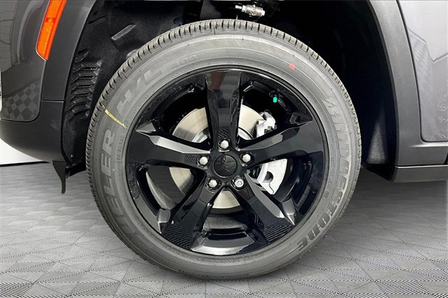 New 2025 Jeep Grand Cherokee Laredo image 13