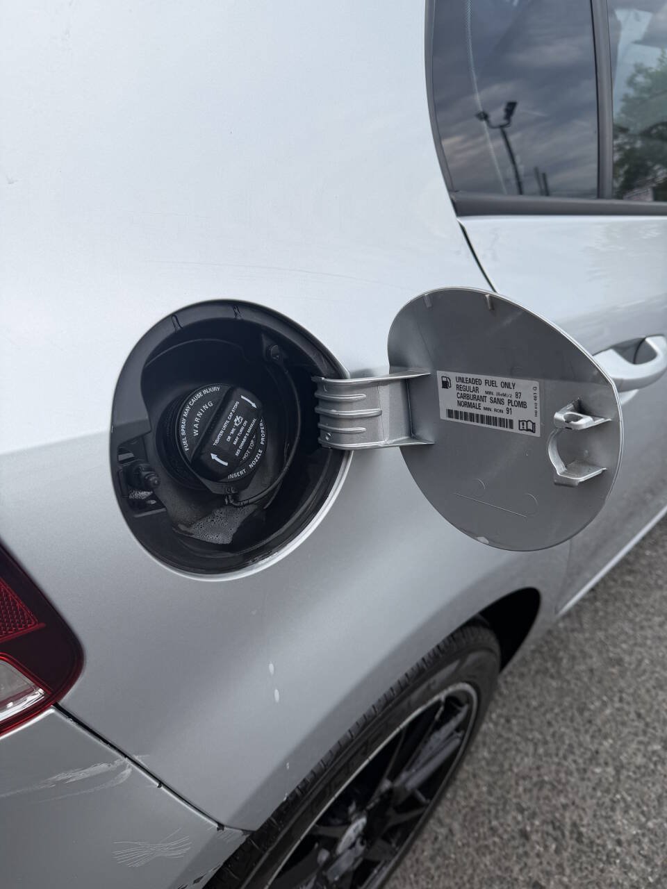 Used 2014 Volkswagen Golf 4-Door FWD image 16