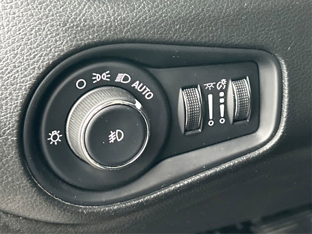 Used 2020 Jeep Renegade Altitude image 34