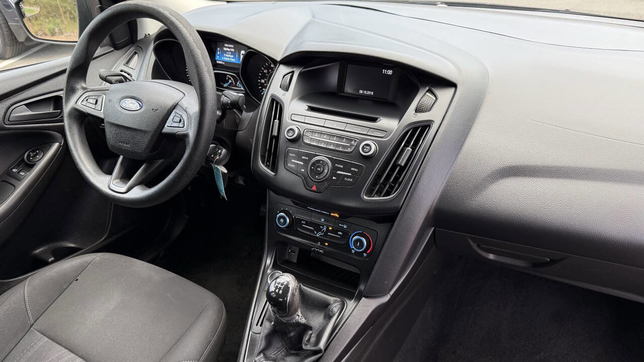 Used 2015 Ford Focus S image 16