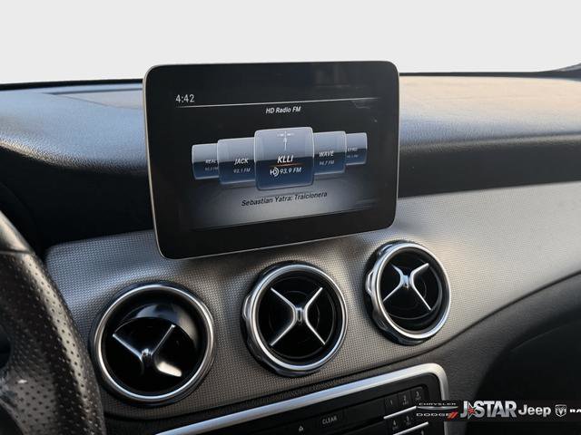 Used 2020 Mercedes-Benz GLA 250 4MATIC w/ Premium Package image 19