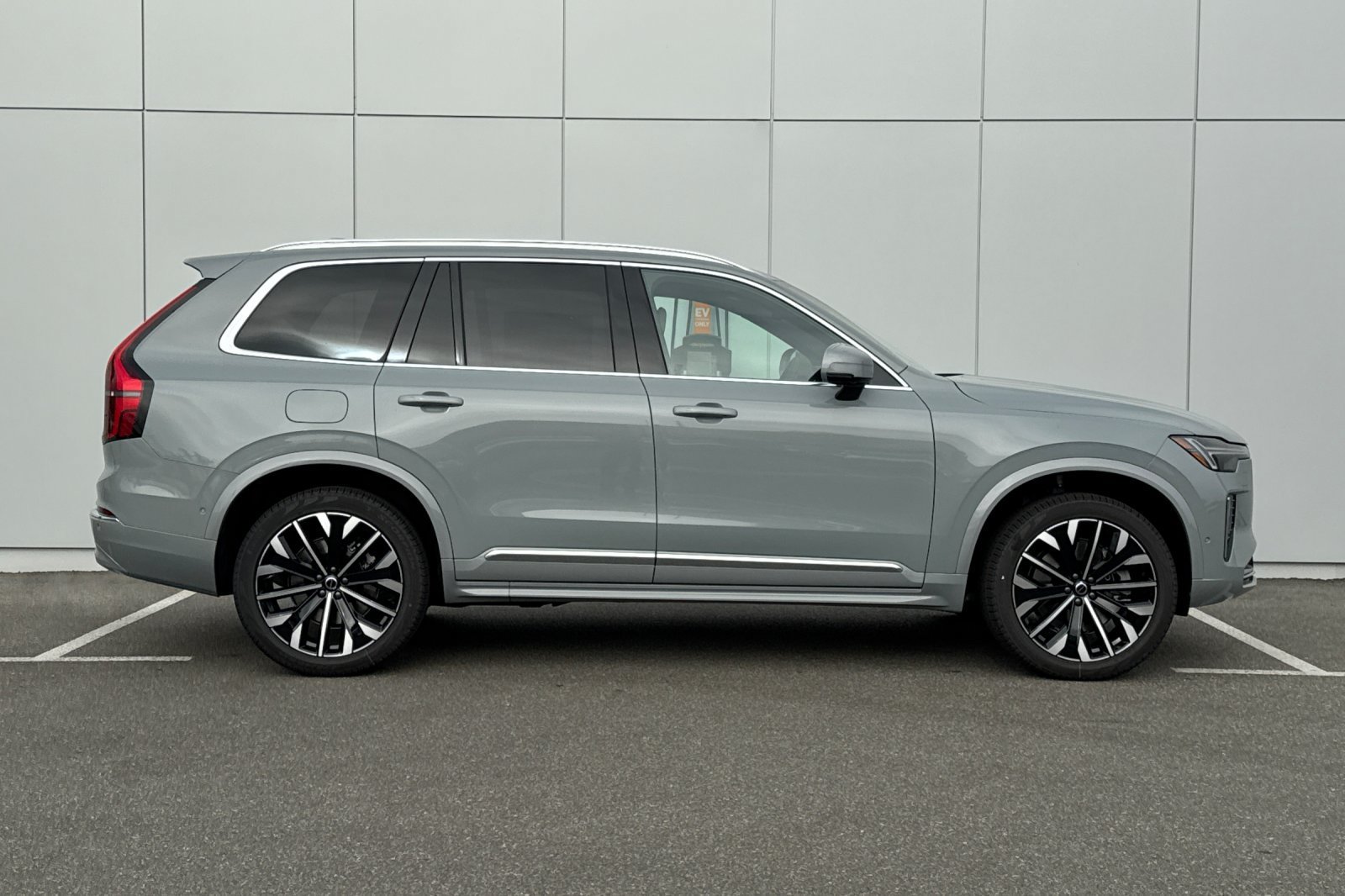 New 2026 Volvo XC90 T8 Plus w/ Protection Package AWD/4WD image 6