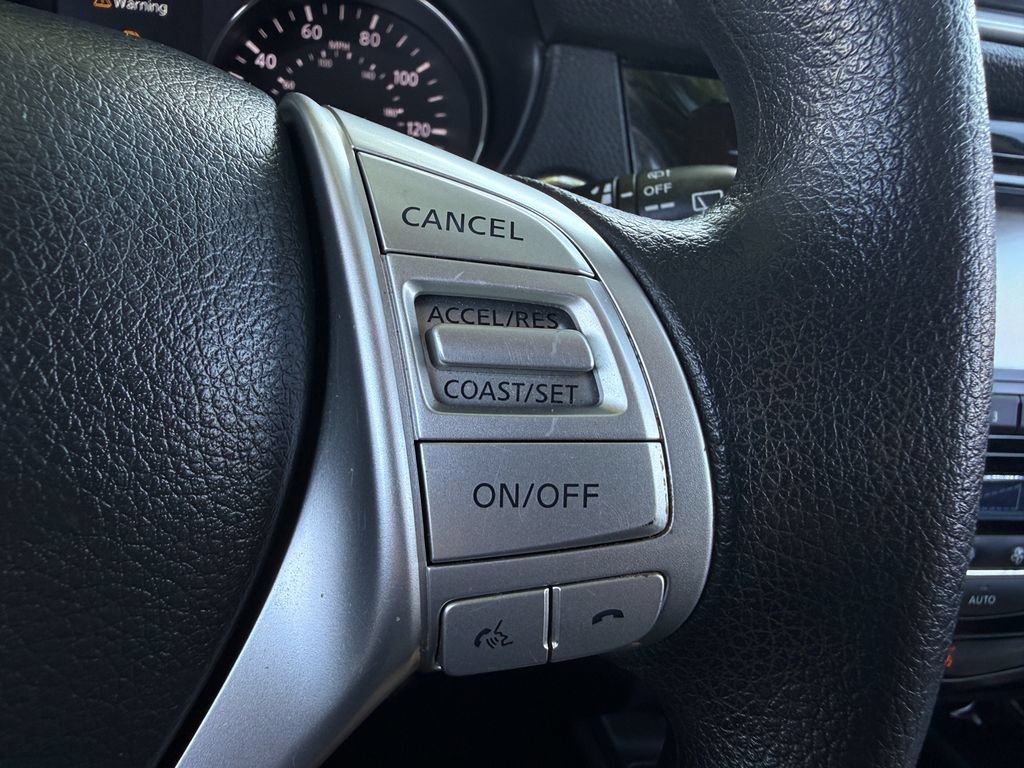 Used 2015 Nissan Rogue SV FWD image 23